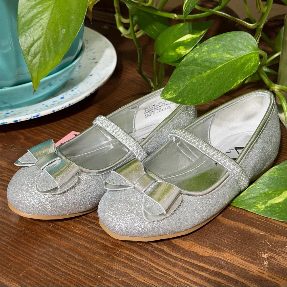 NWT- Girls Nina (Iliza) Silver Glitter Mary Jane Shoes with Bow Size 10